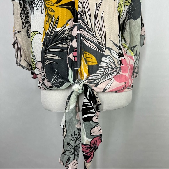 Lovestitch Flor V neck Women’s Front Tie knot Short sleeve Top Size Small - Picture 3 of 7